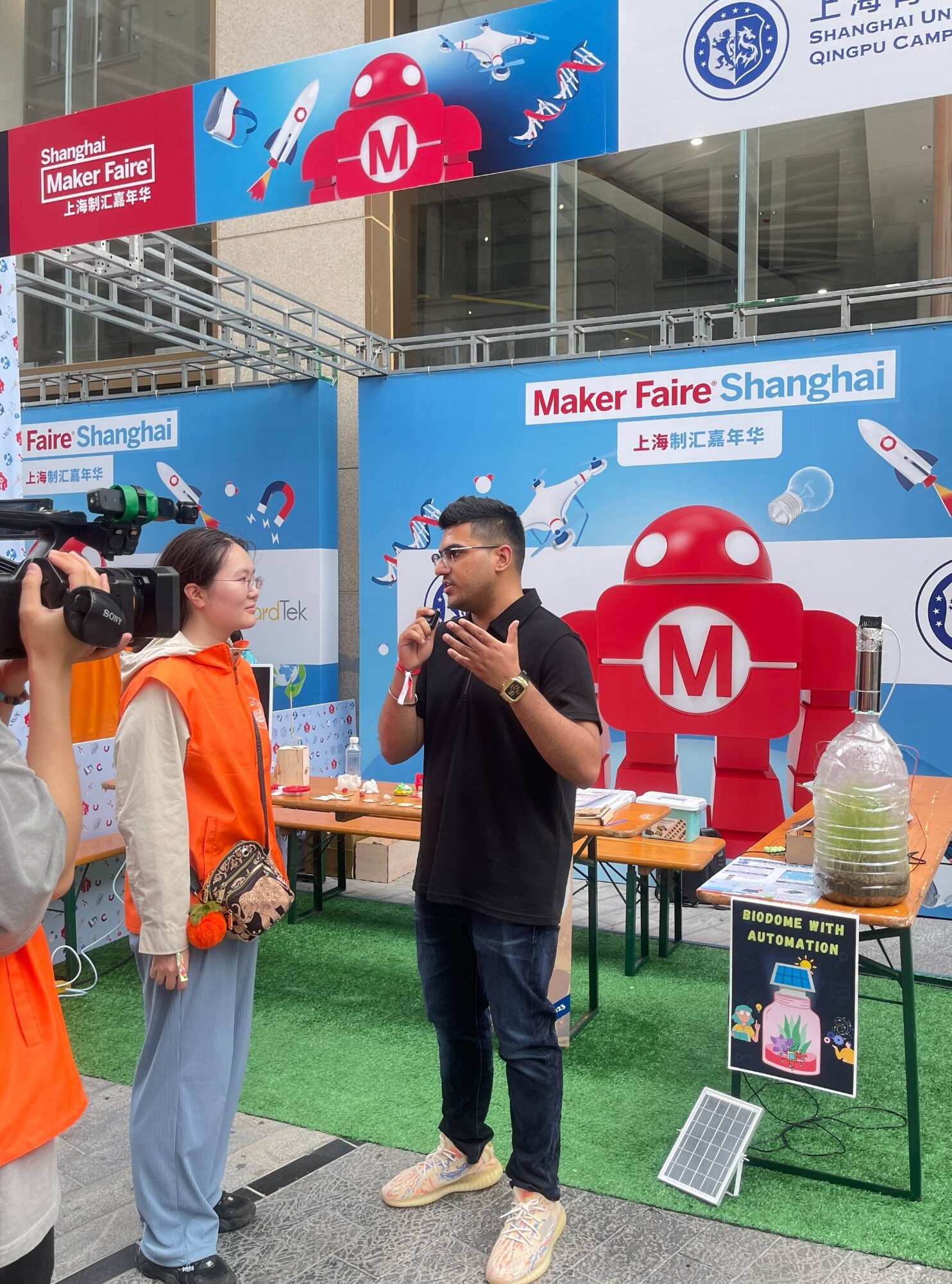 CS teacher Sushil Lamba presenting student IoT Biodome project at Shanghai Maker Faire